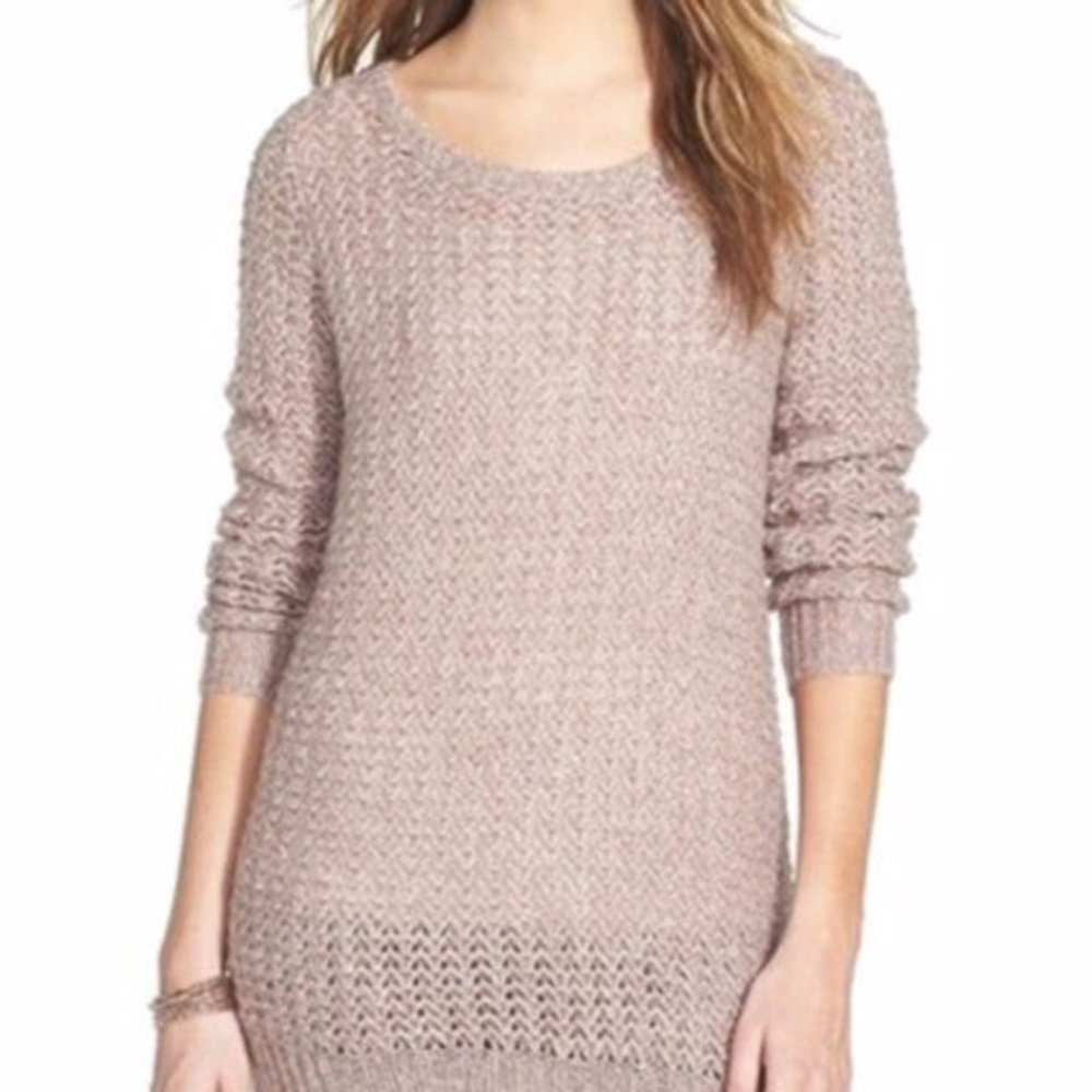 Sweater in pretty millennial pink